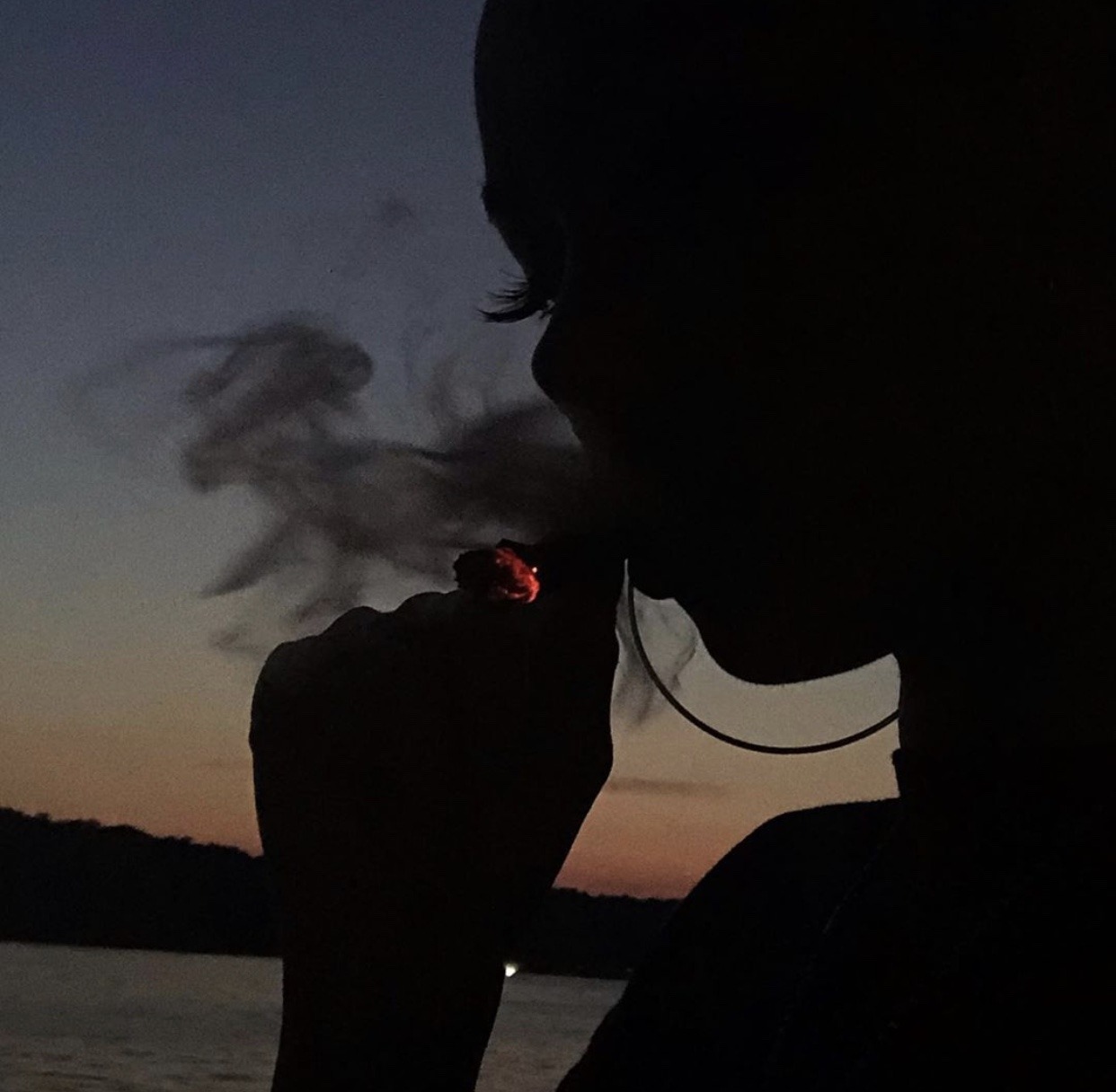 Profile photo for @helpmeinhale