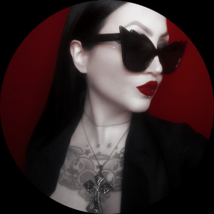 Profile photo for @theladyinblack