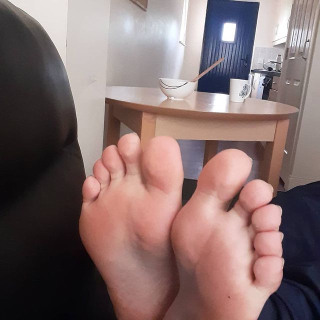 Instagram post: Soles 😘 - - - - - #solesandtoes #softsoles #soleslover #solesmodel #malefeetworship #malefeets #malefetish #bigfeet #toesucking #toeslov...