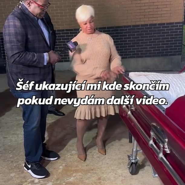Instagram post: Emm... 😬 #vtuber #cz #sk #akizu #akizuvtubers #vtip #memes #czvtuber #skvtuber #czvtubergroup #funny #fyp #foryou #jokes #deborah
