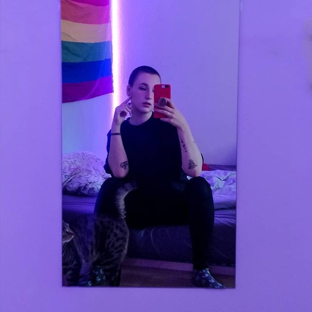 Instagram post: Hello Birdies 🥰 Heute geht es wieder um 18 Uhr weiter mit Witcher und Dragon Age! In beiden Games machen wir ein wenig Haupt- und Nebenq...