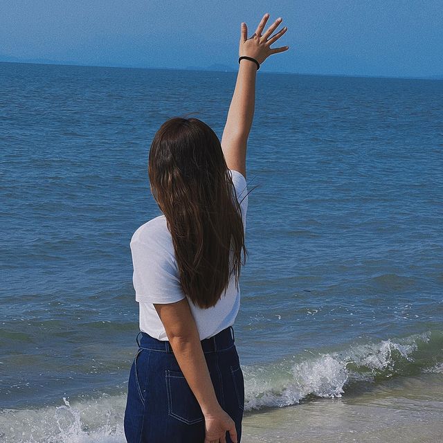 Instagram post: 關於浪漫 海佔一半🌊