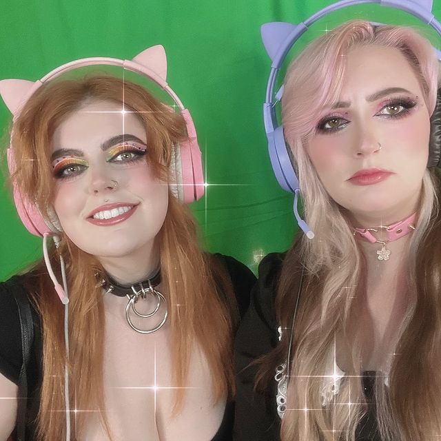 Instagram post: Cleah forgetting to smile when trying to work the camera out duh ~~ Thankyou everyone for joining the stream tonight !!! 💖💖💖