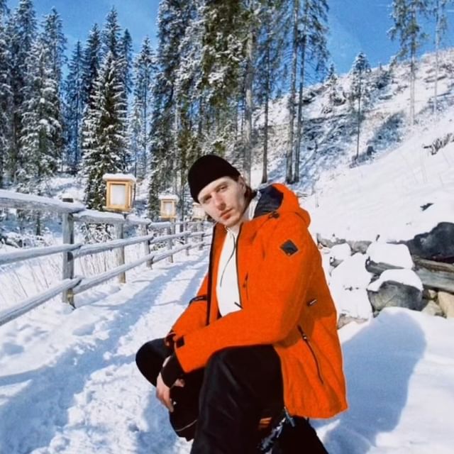 Instagram post: Not me stitching videos for my reels from when @ph_sarapinheiro was here as per holiday tradition, and some drone and sound recording 😂😂😂