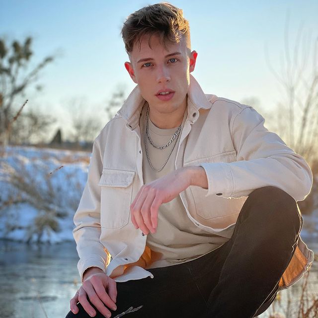 Instagram post: late merry christmas people 🎄❤️ ~ ~ ~ ~ ~ #snowhappens #winter #snow #nature #modelshoot #model #photography #fashion #art #winterwonder...
