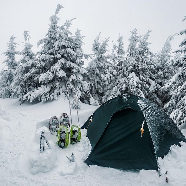 Instagram post: 🏔️❄️ Explore the Western US – a winter wonderland for outdoor enthusiasts! From the Rockies to California's volcanoes, discover the thri...