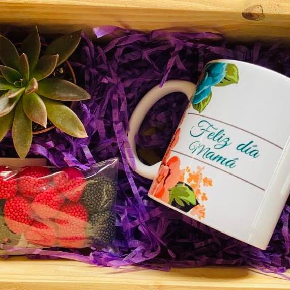 Instagram post: Opciones de regalo para el día de la madre Pedidos y consultas se pueden realizar por medio de nuestro WhatsApp 87369633 https://api.what...