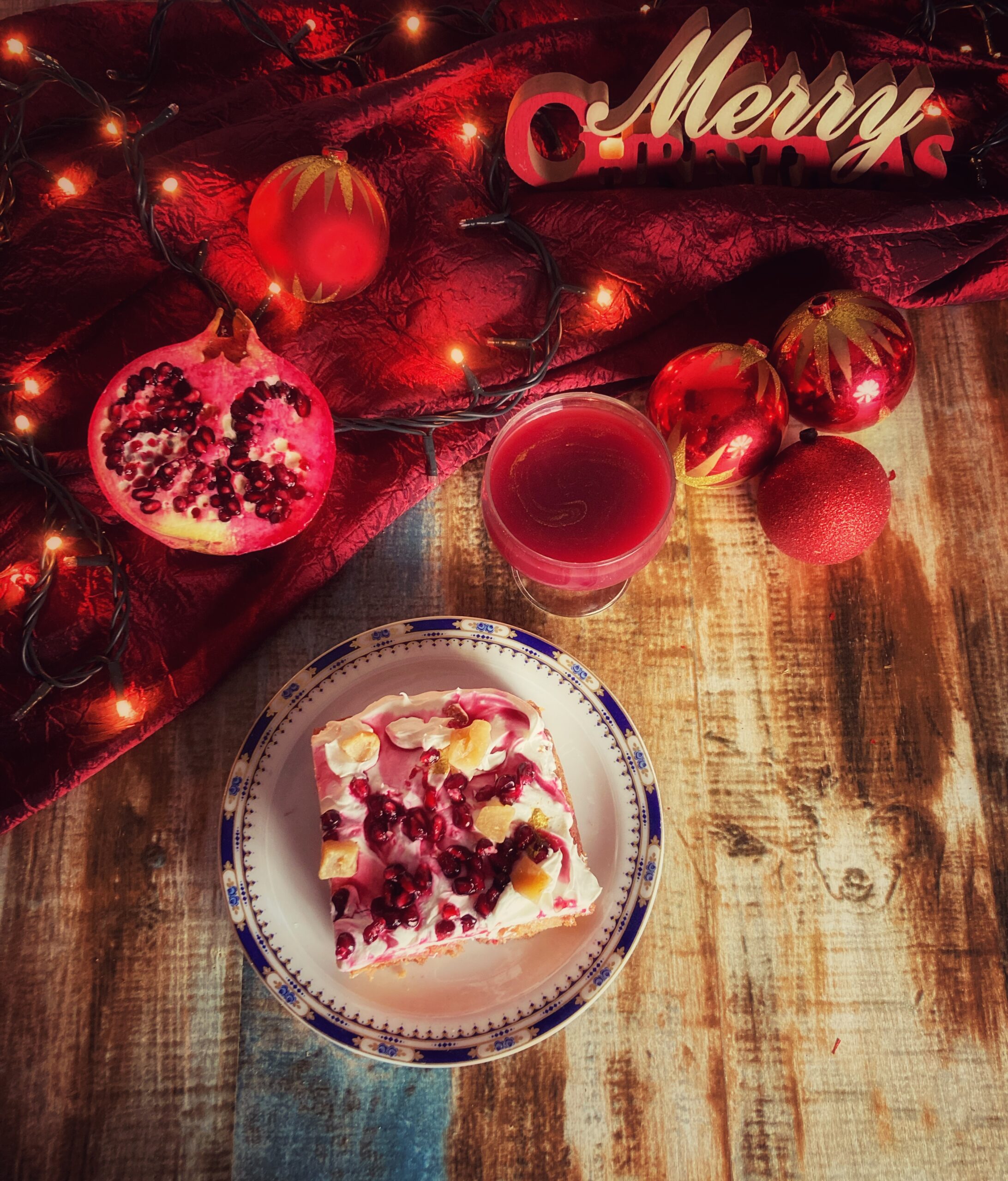 Christmas Jell-O Poke Cake (Stati Uniti) —