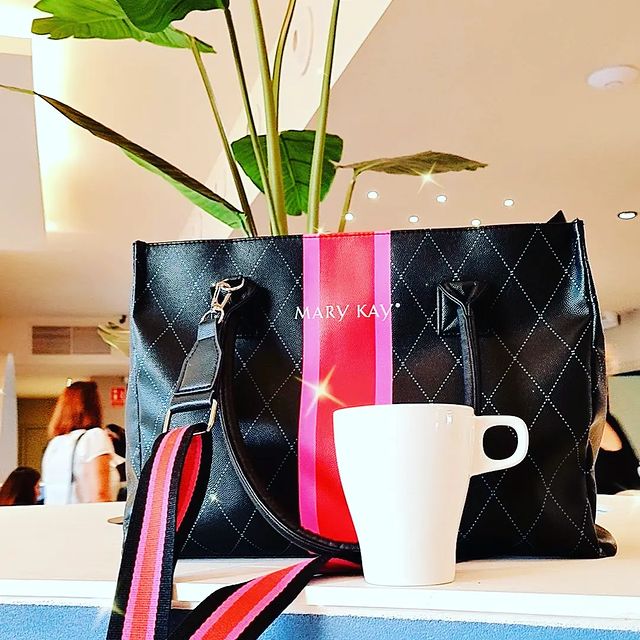 Instagram post: Disfrutando de eventazo de mary kay💄💄