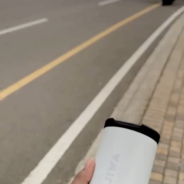 Instagram post: Selain keren dan mudah dibawa kemanapun, tumbler #kopijanjijiwa punya keuntungan lain loh! Dengan memesan #kopijanjijiwa ke Jilid menggun...