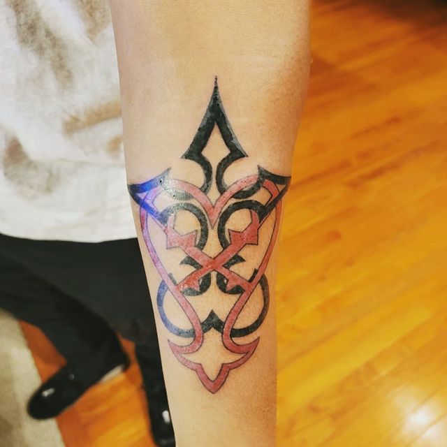 Instagram post: Forgot to post this yesterday but got this kingdom hearts tattoo from @leocryptkeepertattoos at @hybridtattoova #gamer #gamerguy #gamerli...