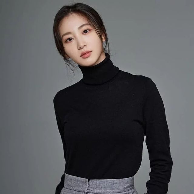 Instagram post: Choi Sohee Stage name - Sohee Birthday - June 5 2003 @choisohee0